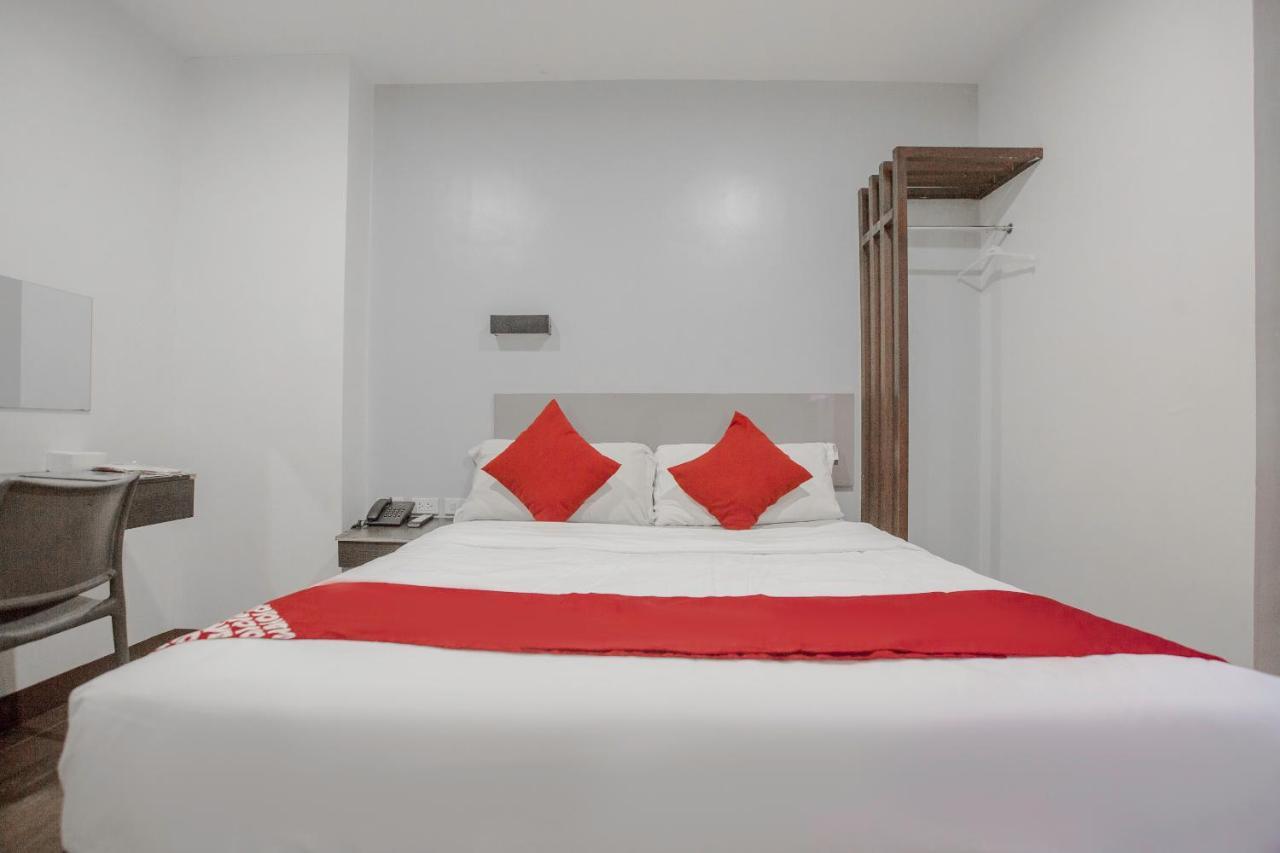 Oyo 637 Fox Hotel Quezon City Bagian luar foto