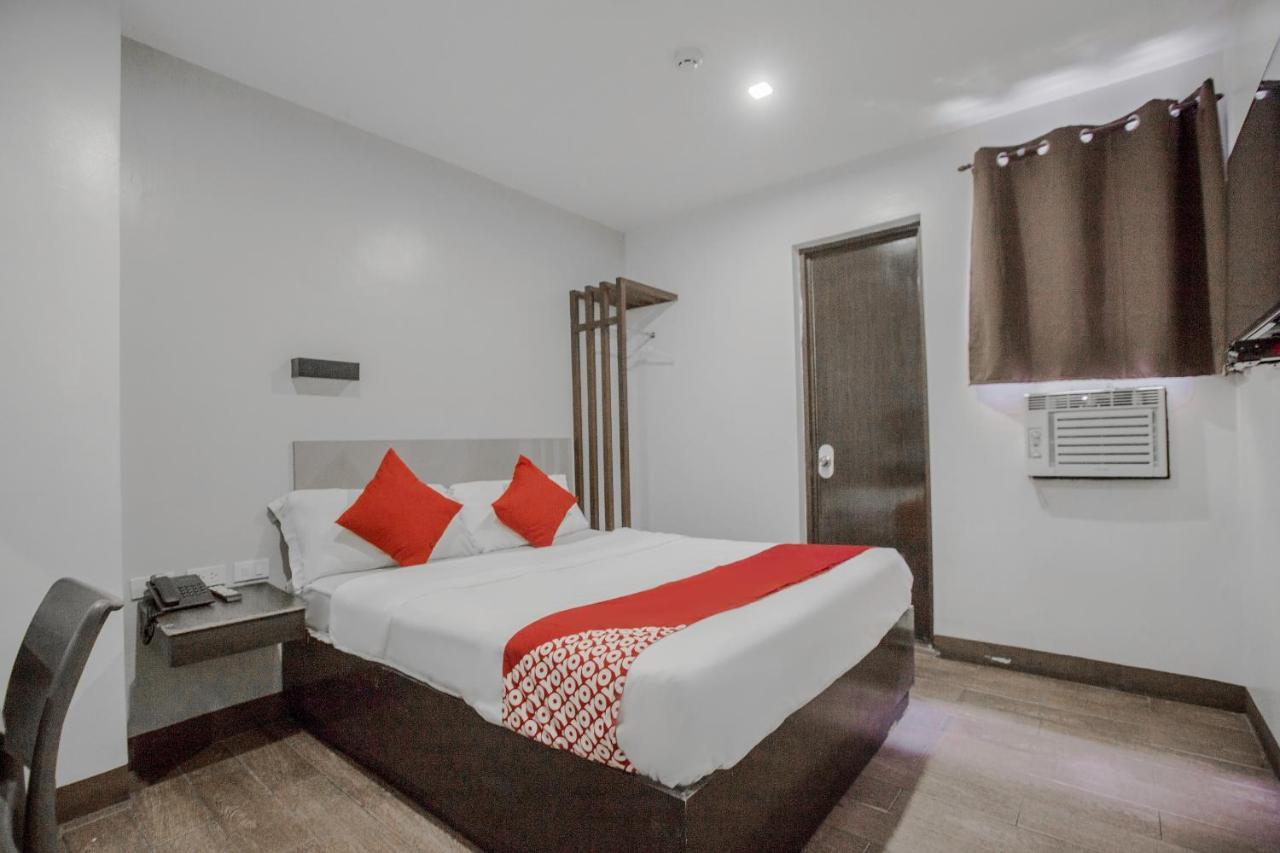 Oyo 637 Fox Hotel Quezon City Bagian luar foto