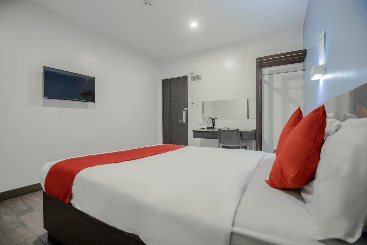 Oyo 637 Fox Hotel Quezon City Bagian luar foto