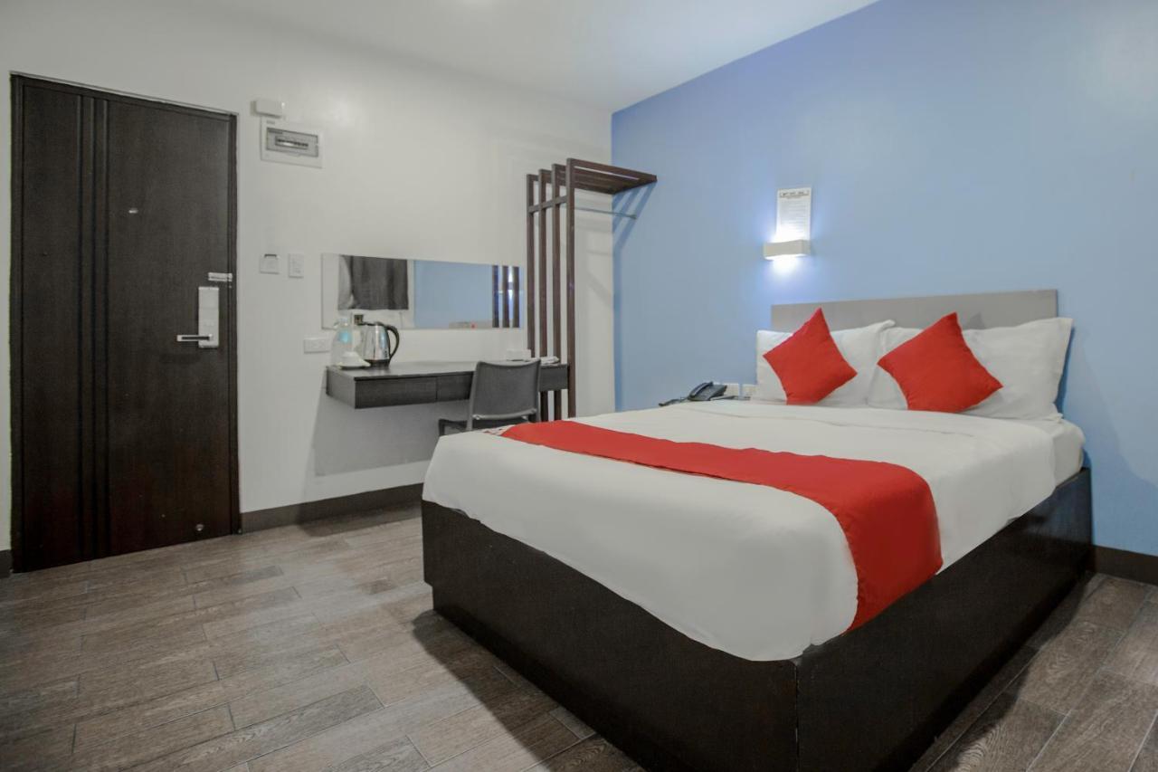 Oyo 637 Fox Hotel Quezon City Bagian luar foto