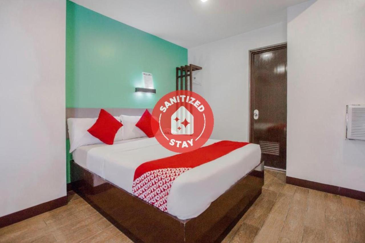 Oyo 637 Fox Hotel Quezon City Bagian luar foto