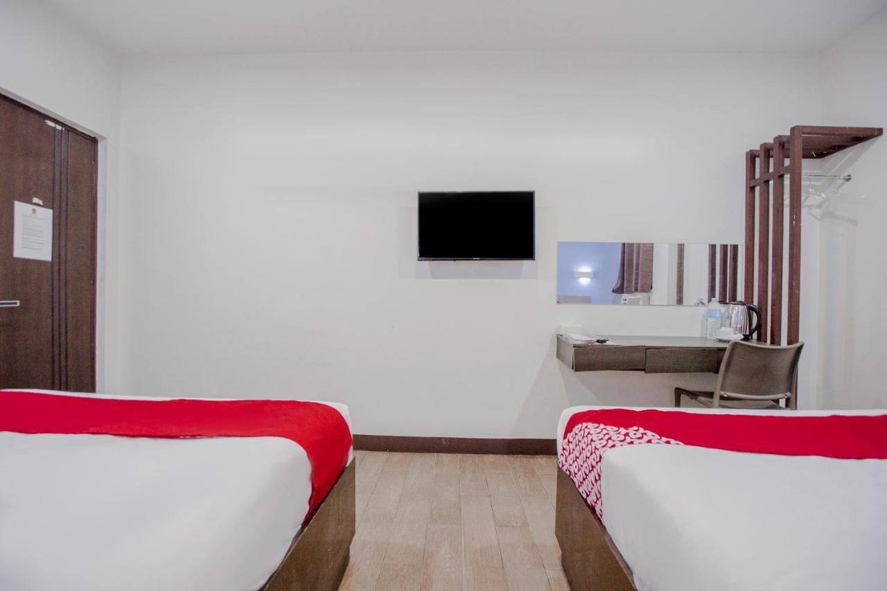 Oyo 637 Fox Hotel Quezon City Bagian luar foto