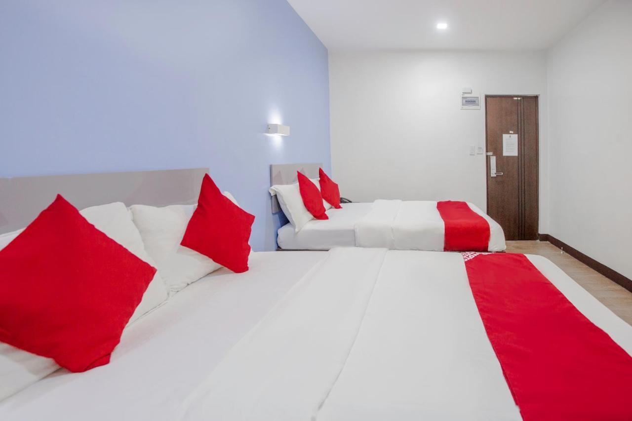 Oyo 637 Fox Hotel Quezon City Bagian luar foto