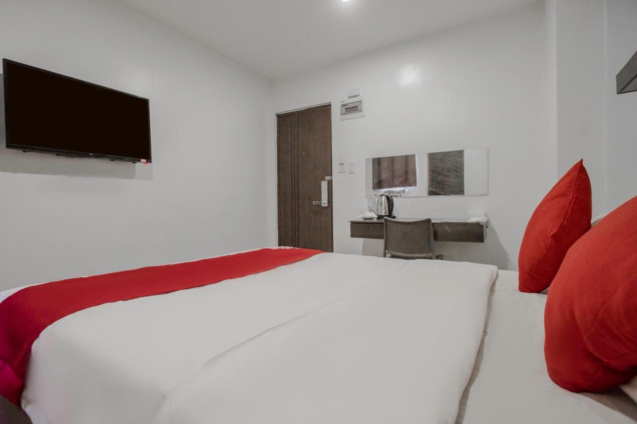 Oyo 637 Fox Hotel Quezon City Bagian luar foto
