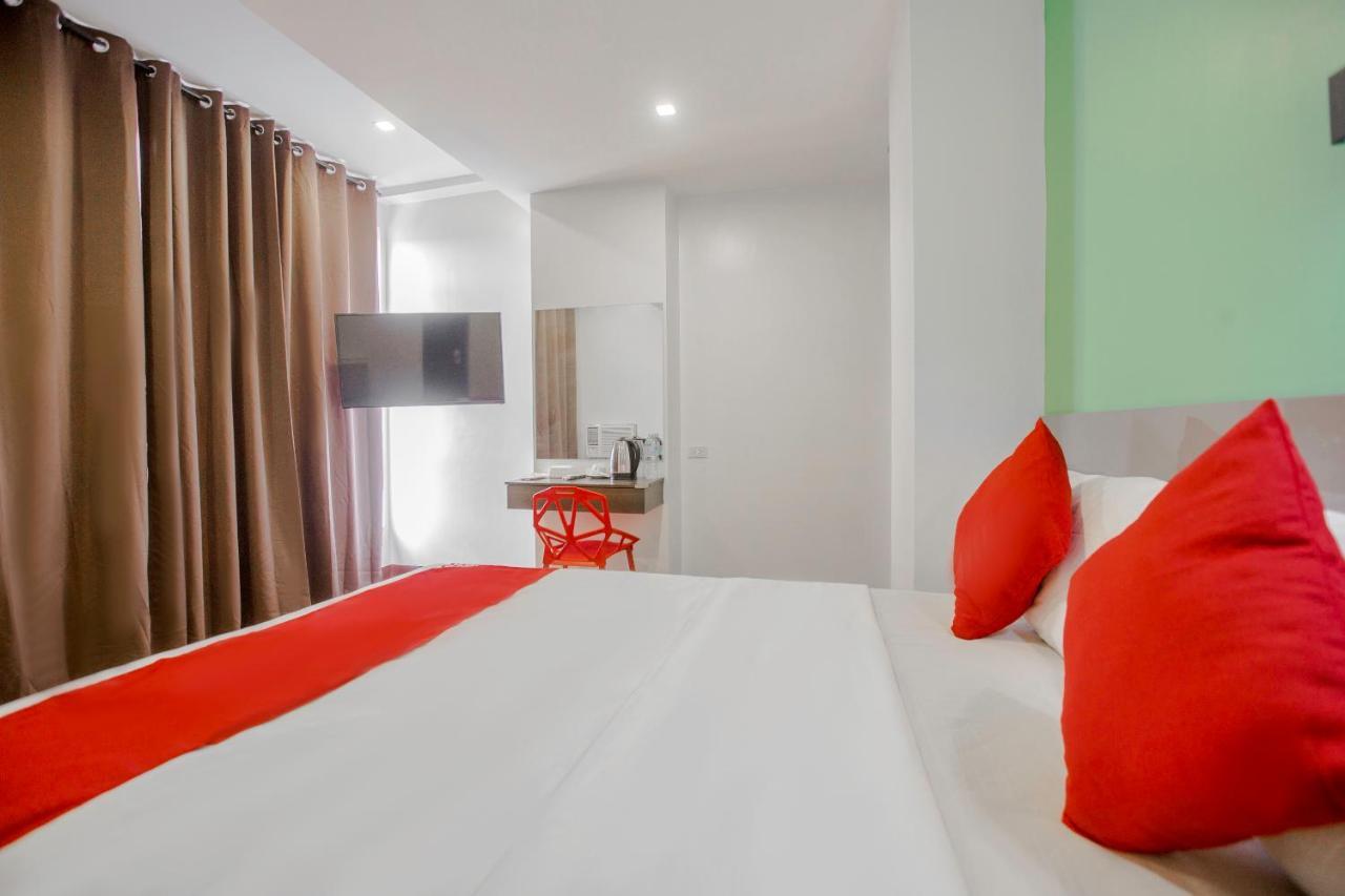 Oyo 637 Fox Hotel Quezon City Bagian luar foto