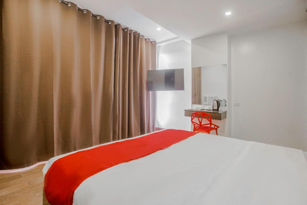 Oyo 637 Fox Hotel Quezon City Bagian luar foto