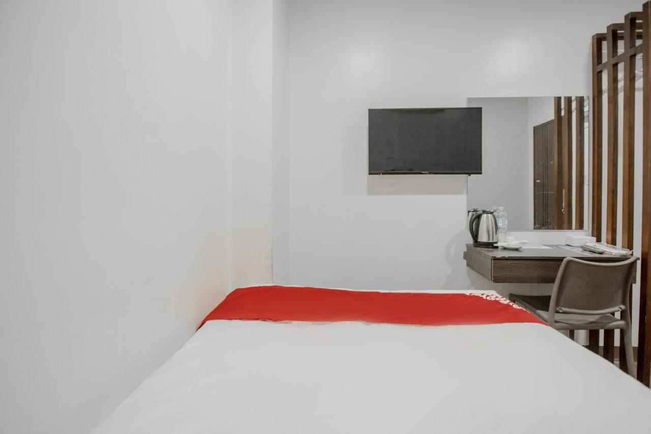 Oyo 637 Fox Hotel Quezon City Bagian luar foto