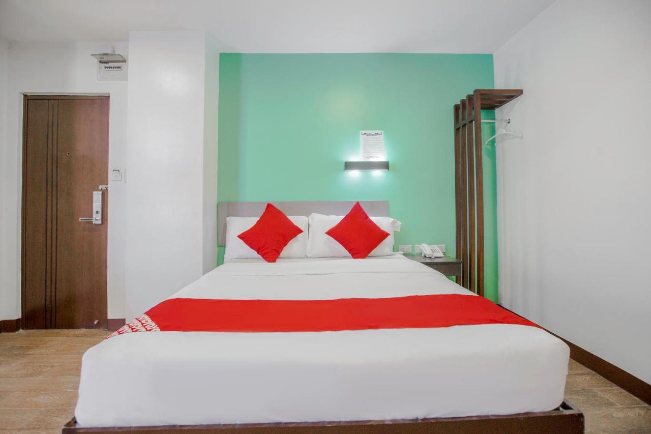 Oyo 637 Fox Hotel Quezon City Bagian luar foto