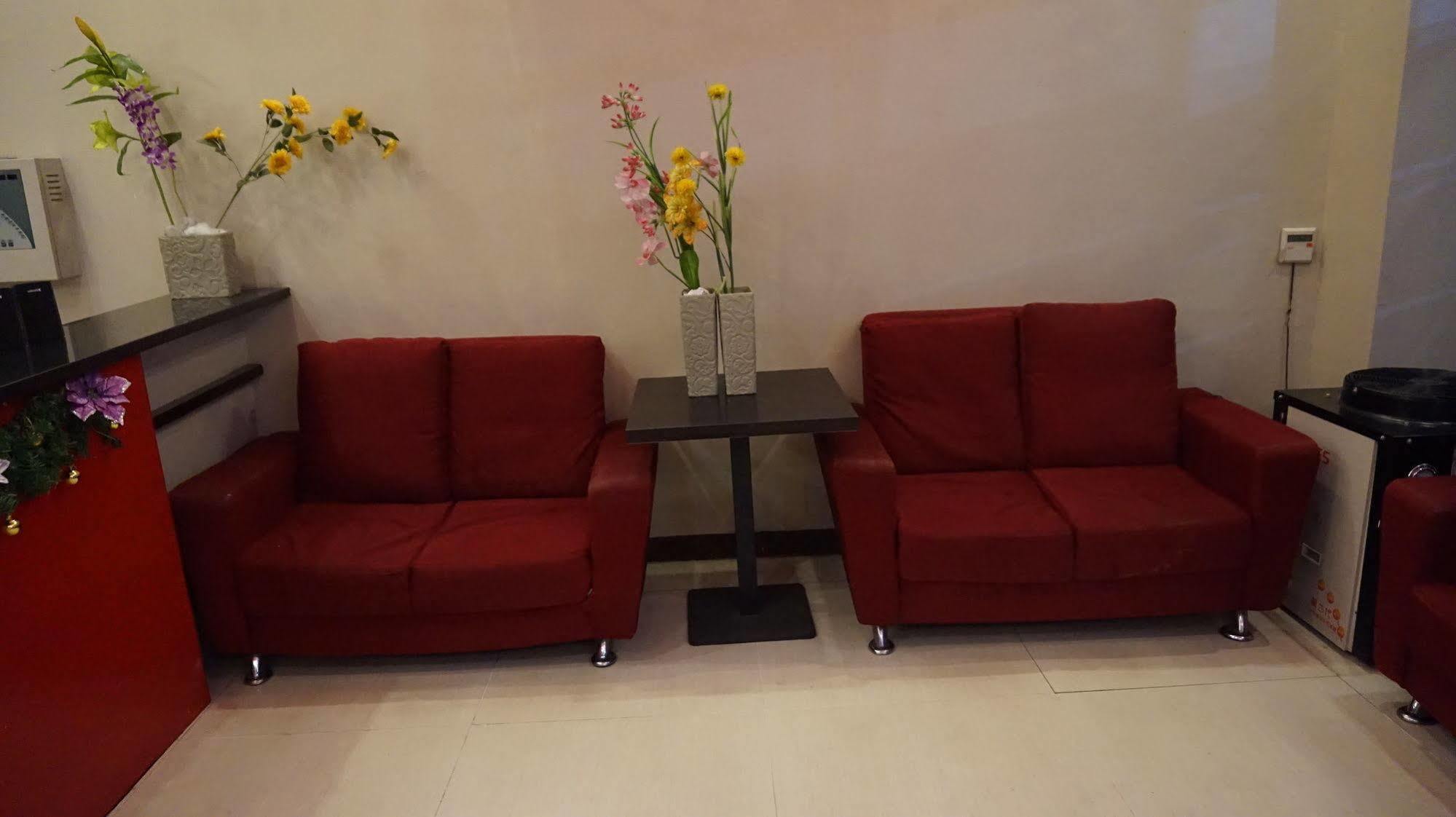 Oyo 637 Fox Hotel Quezon City Bagian luar foto