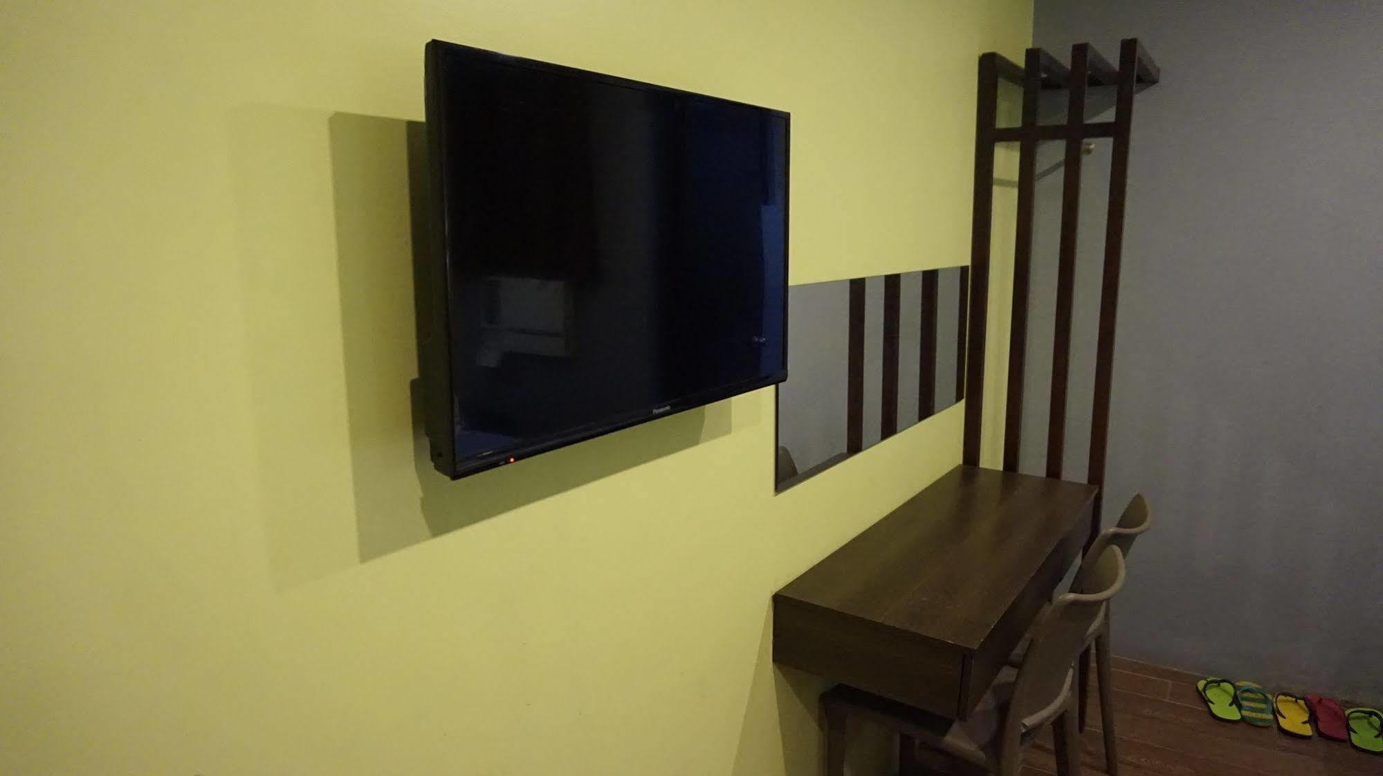 Oyo 637 Fox Hotel Quezon City Bagian luar foto