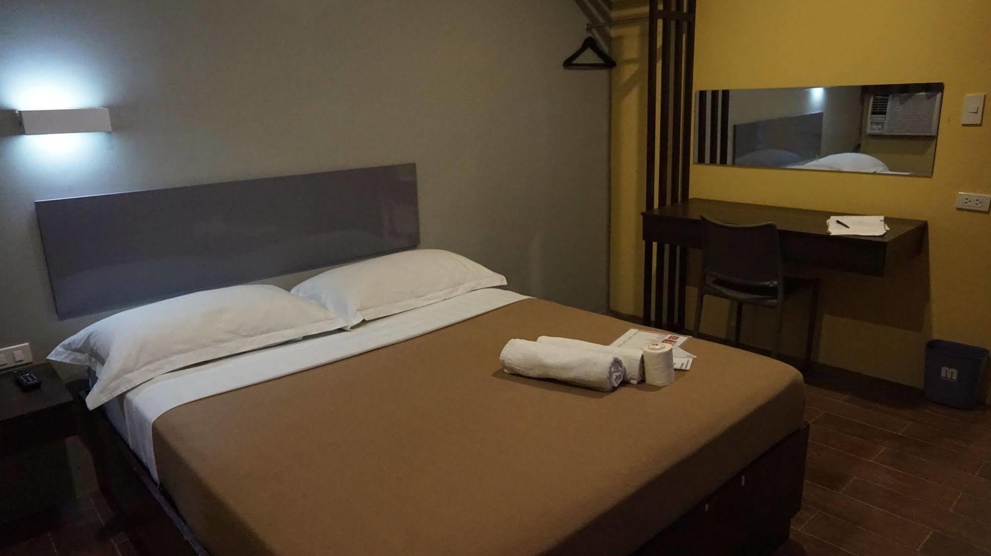 Oyo 637 Fox Hotel Quezon City Bagian luar foto