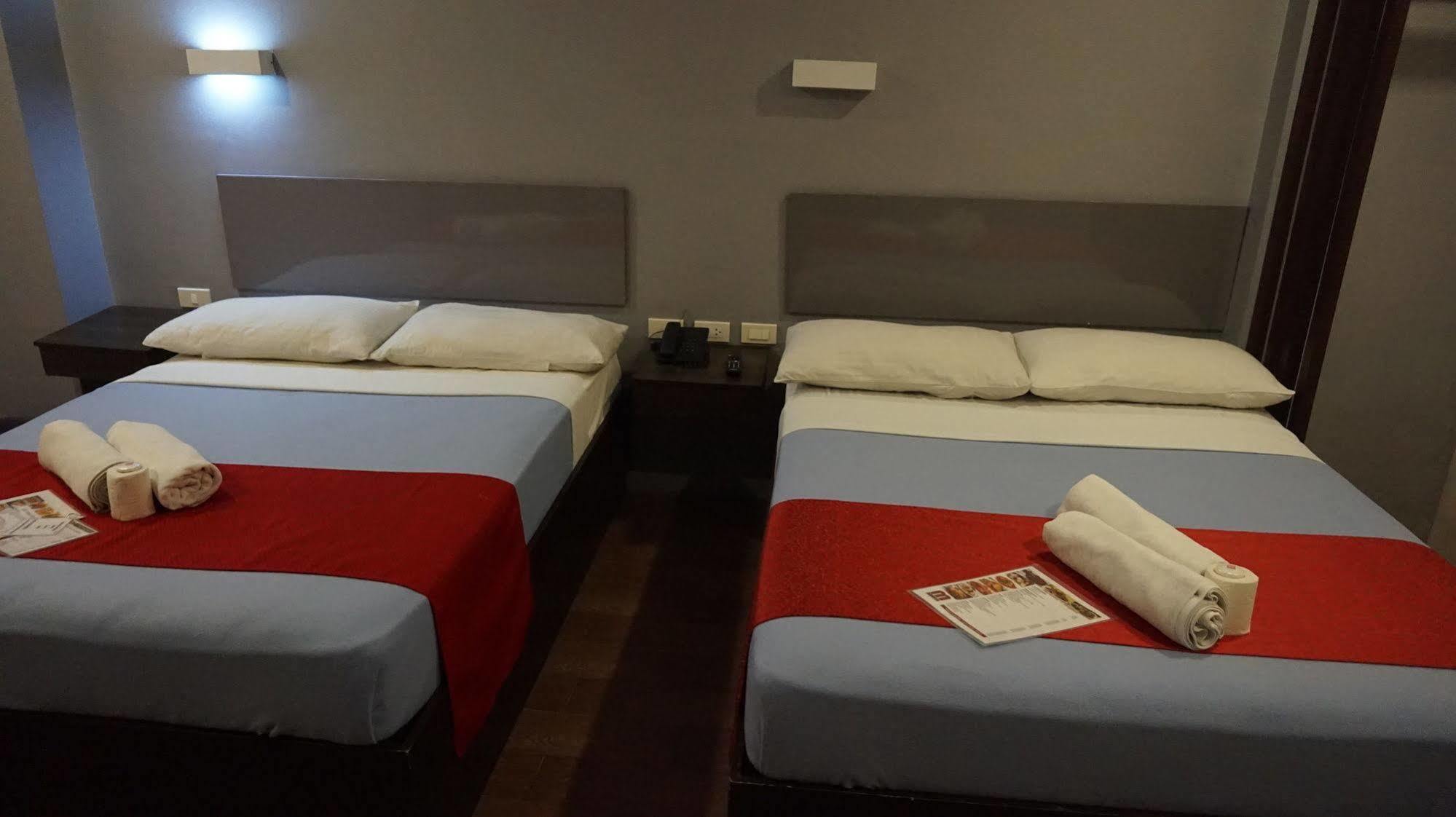 Oyo 637 Fox Hotel Quezon City Bagian luar foto