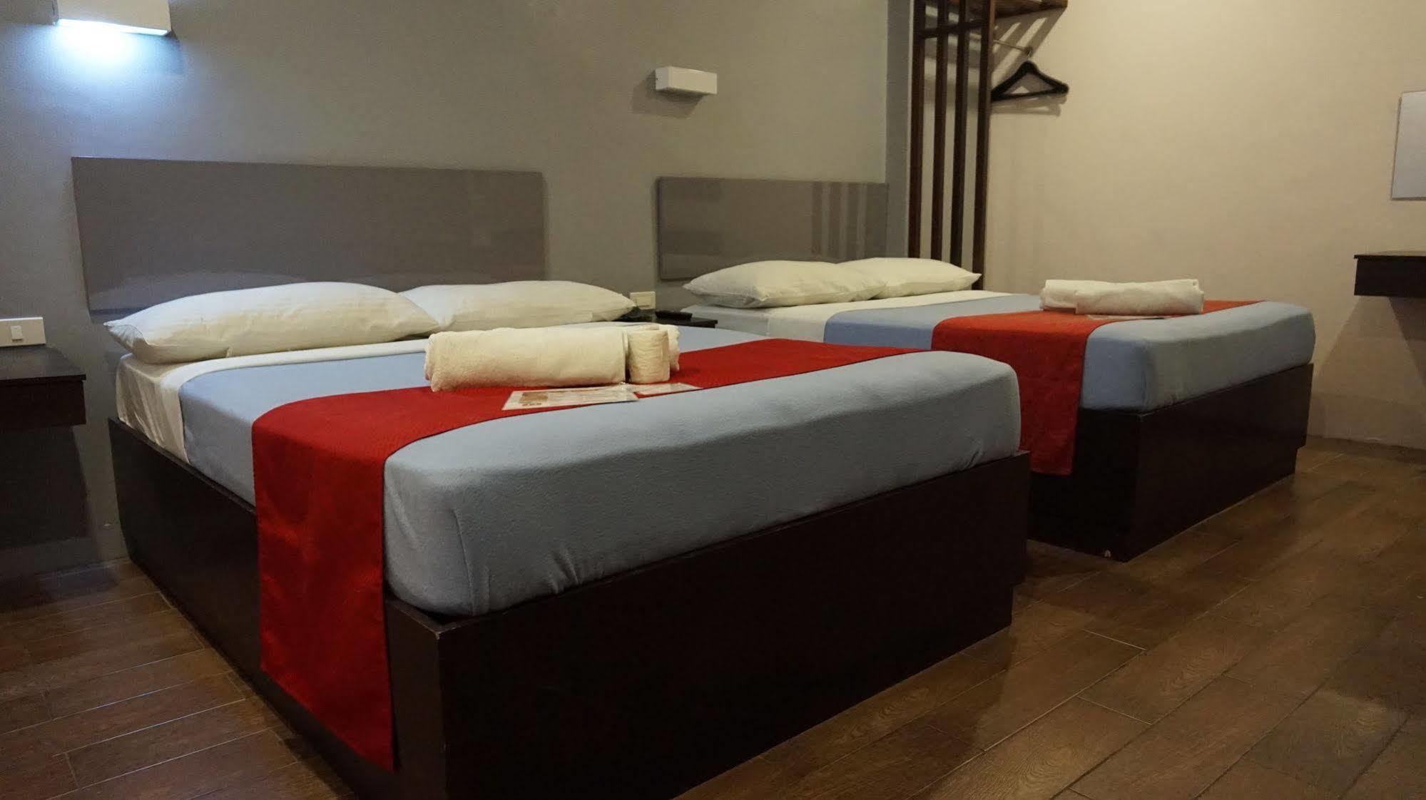 Oyo 637 Fox Hotel Quezon City Bagian luar foto