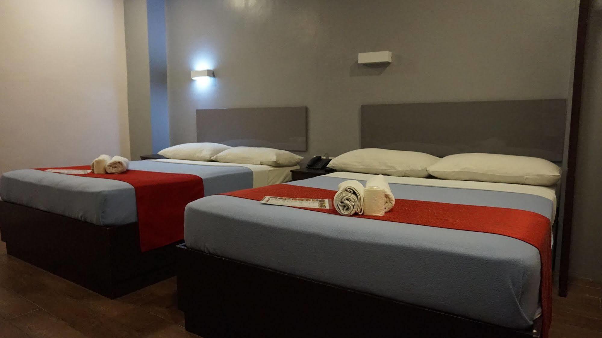 Oyo 637 Fox Hotel Quezon City Bagian luar foto
