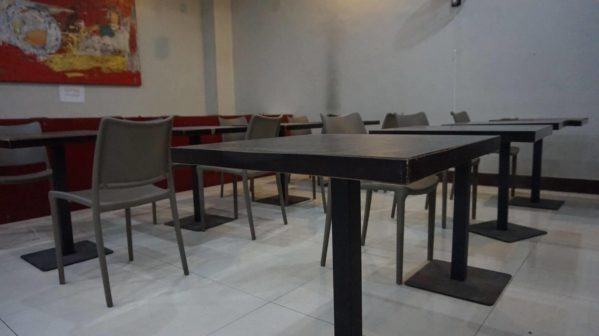 Oyo 637 Fox Hotel Quezon City Bagian luar foto