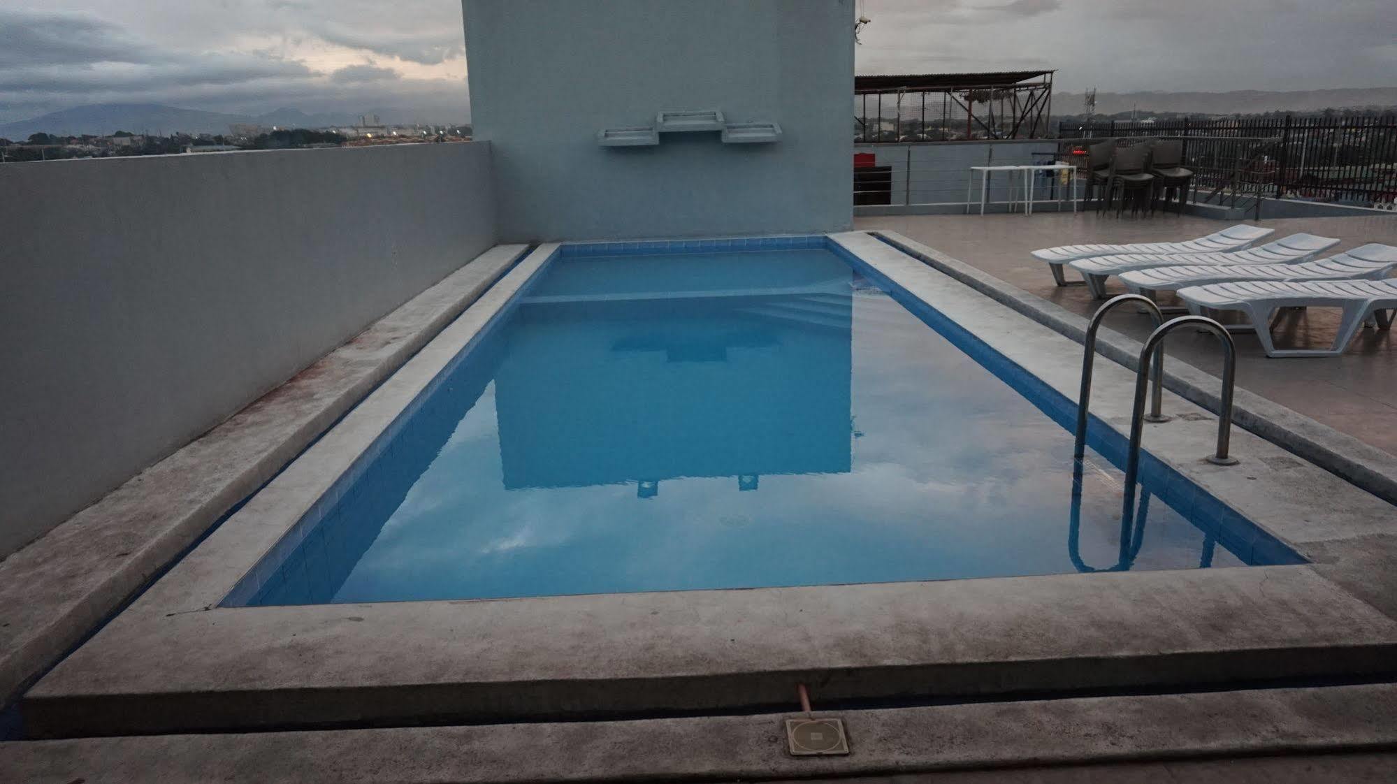 Oyo 637 Fox Hotel Quezon City Bagian luar foto